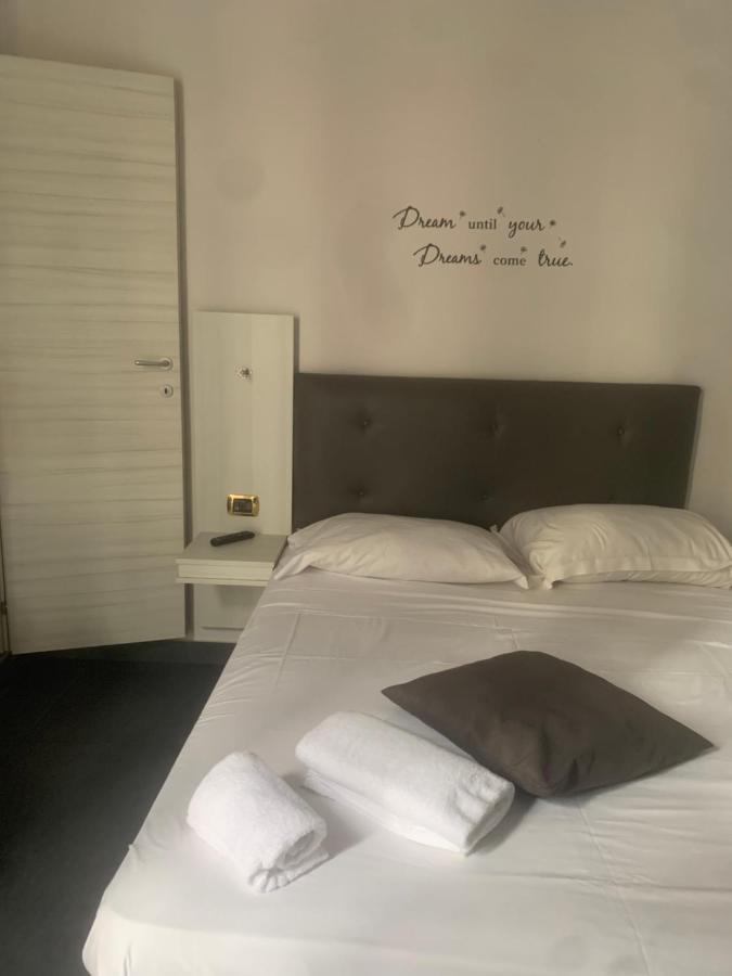 Hotel Poerio Naples Luaran gambar