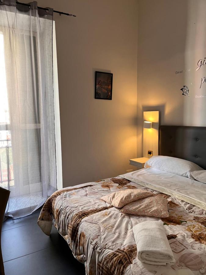 Hotel Poerio Naples Luaran gambar